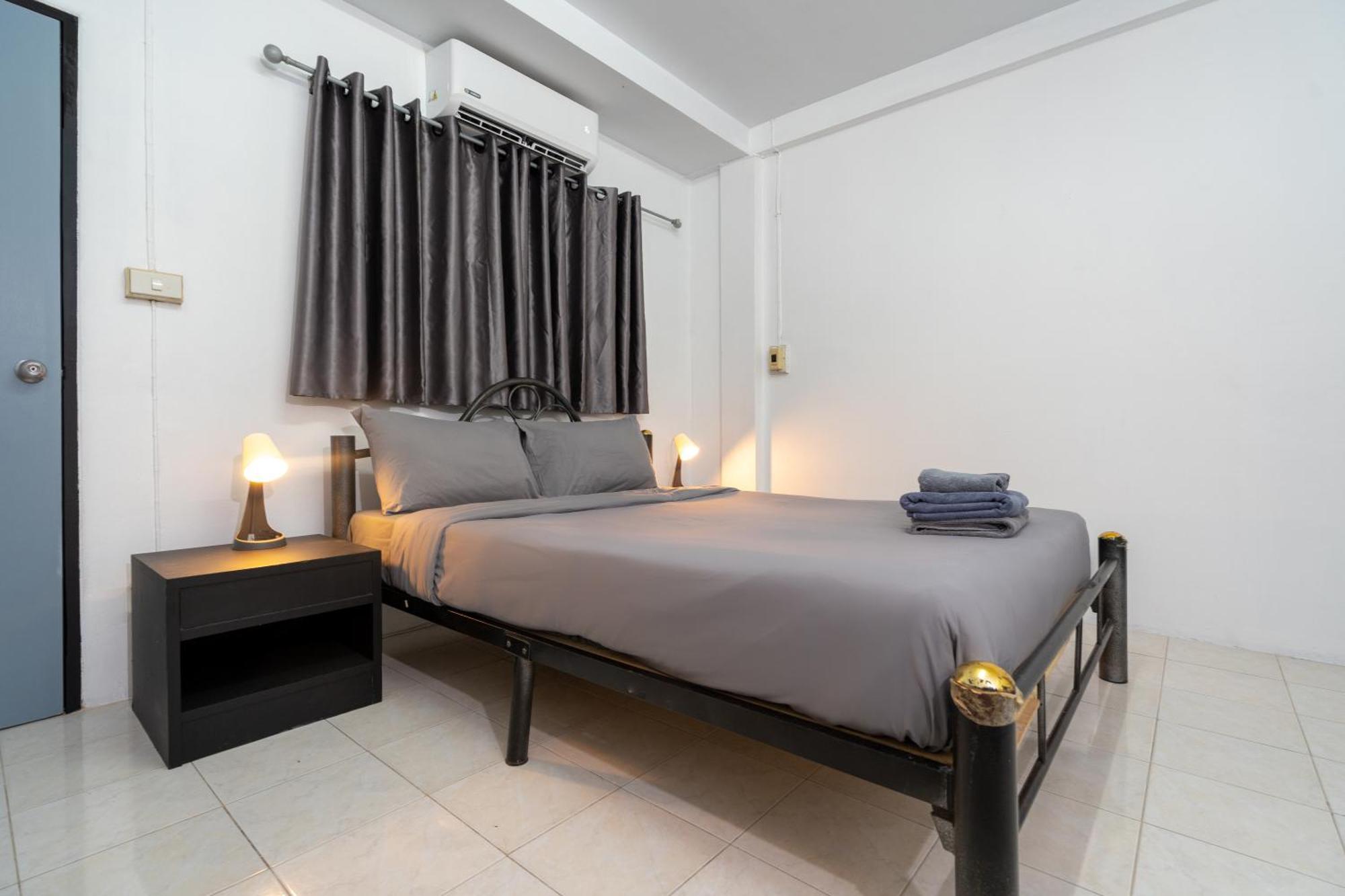Black Pantera Hostel Patong Dış mekan fotoğraf