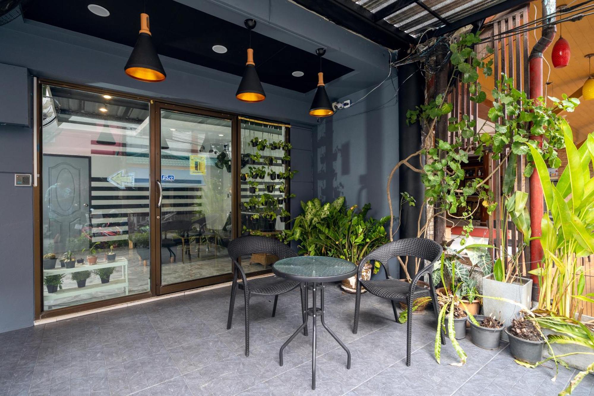 Black Pantera Hostel Patong Dış mekan fotoğraf