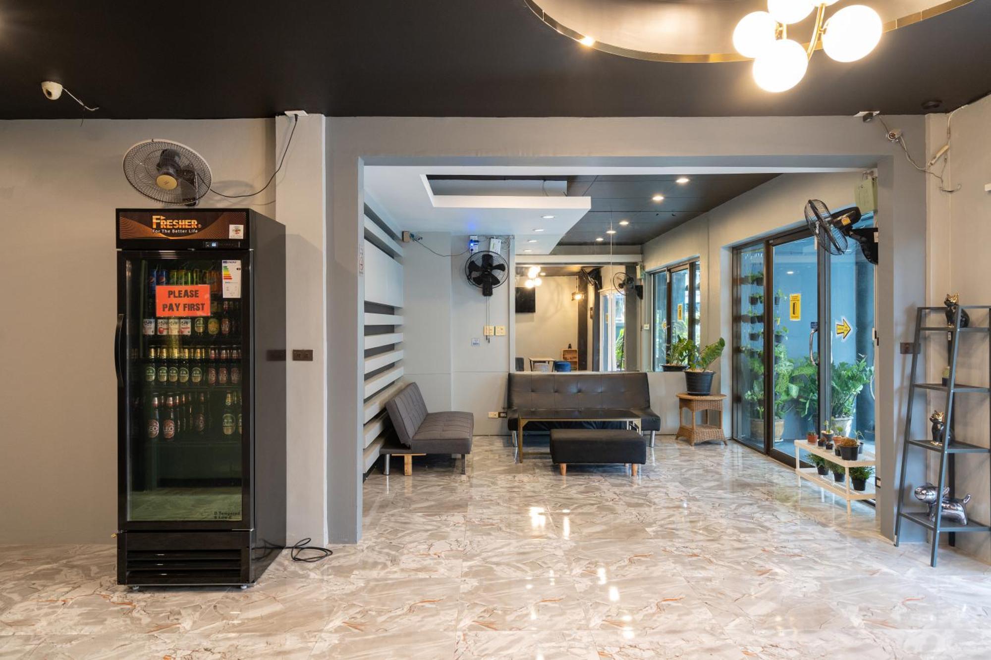 Black Pantera Hostel Patong Dış mekan fotoğraf