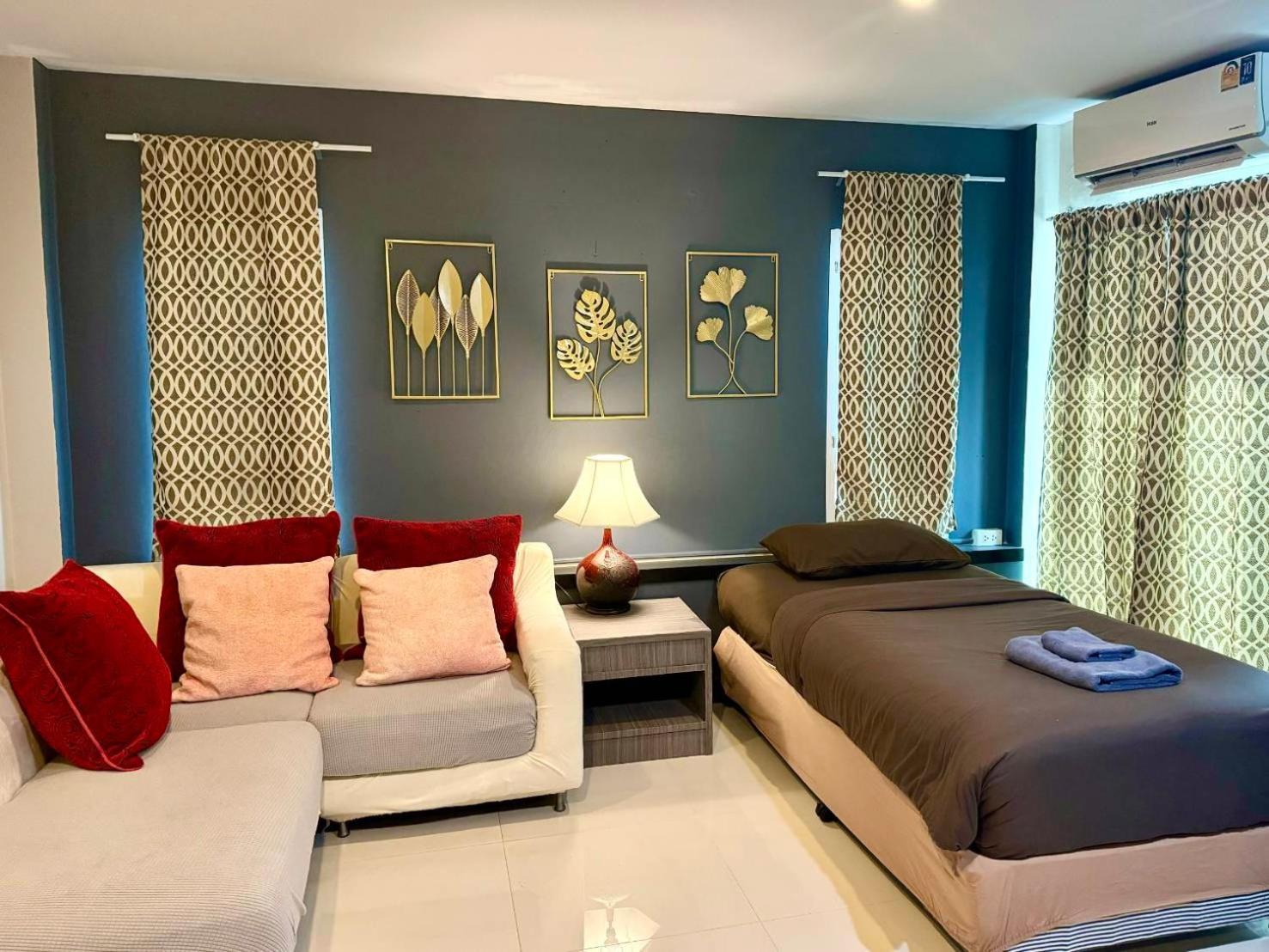 Black Pantera Hostel Patong Dış mekan fotoğraf
